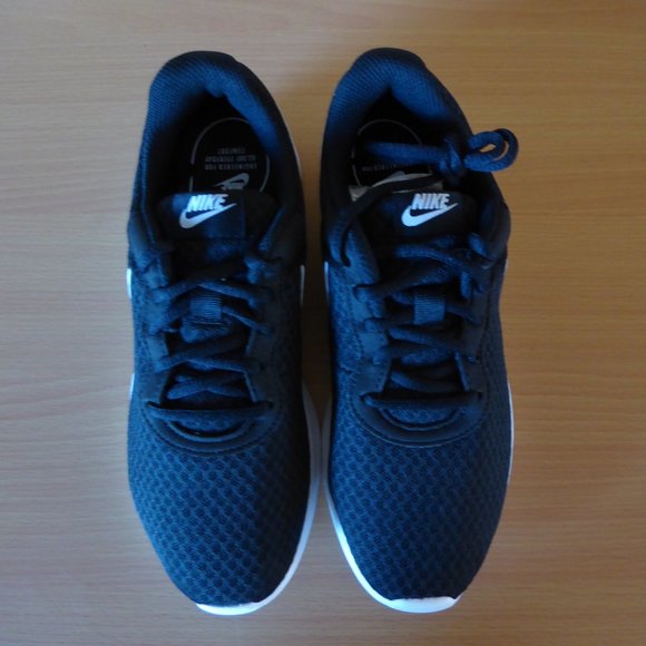 Nike Tanjun Black White Women's Ladies Sneakers Running Shoes Brand New - Picture 3 of 10
